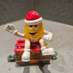 Peanut M and M Waving Christmas Train Car 3"
